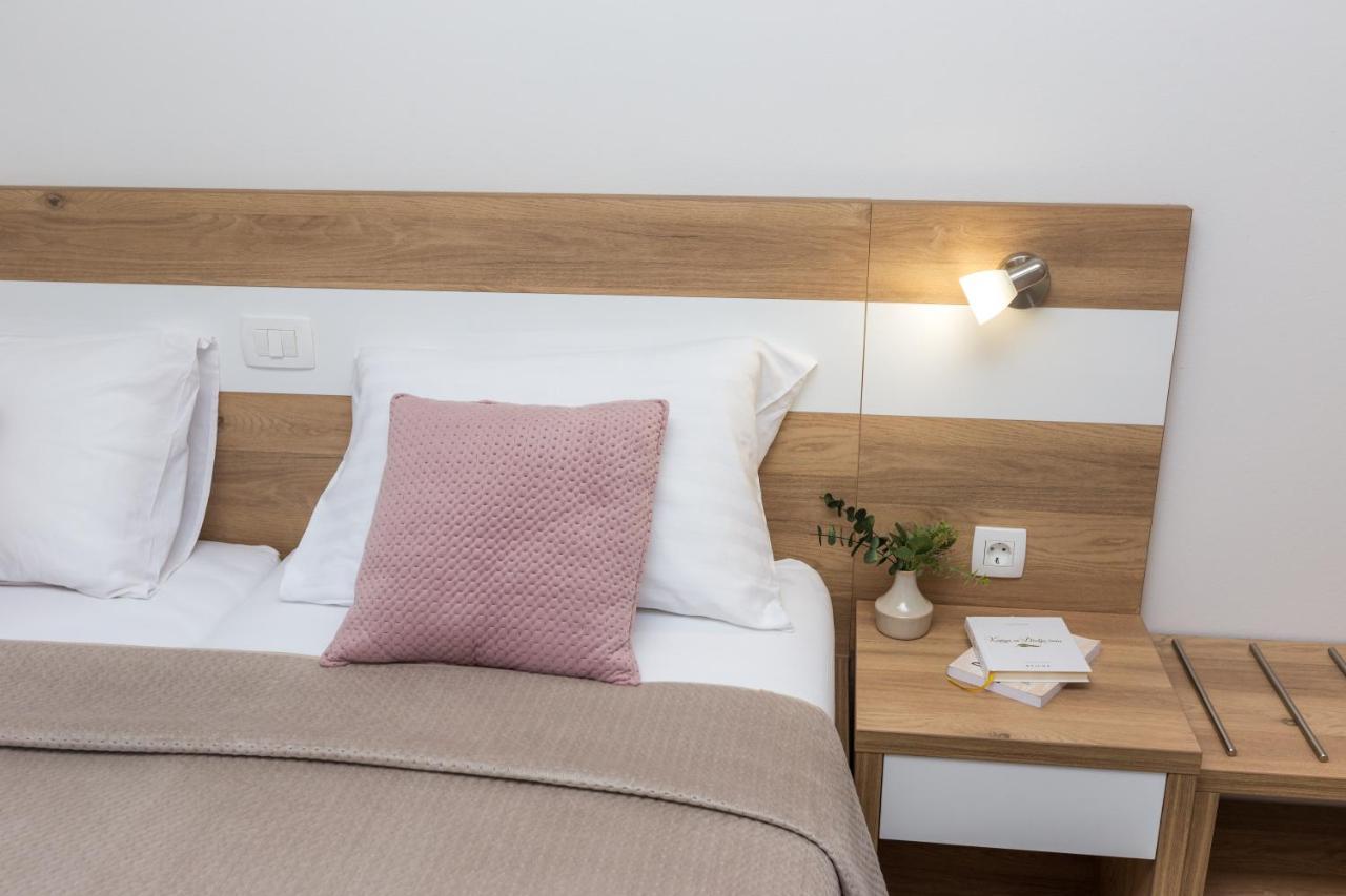 Apartmani Villa Paulo Starigrad Paklenica Exterior foto