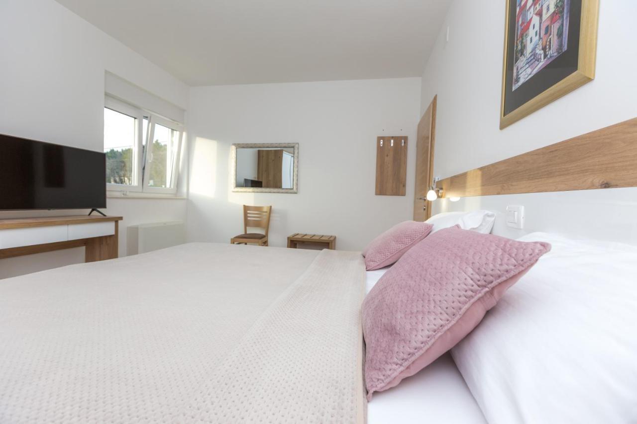 Apartmani Villa Paulo Starigrad Paklenica Exterior foto